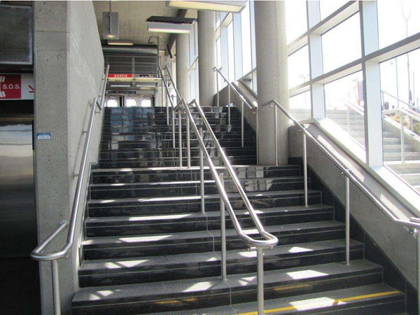 地铁不锈钢楼梯扶手